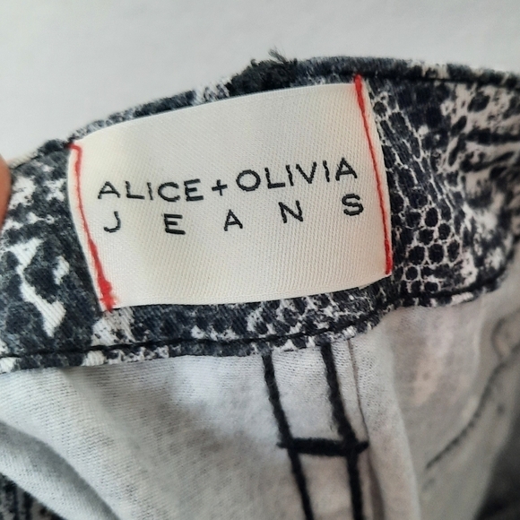 Alice + Olivia Snakeskin Print Twill Cropped Tapered Pants 25 - Picture 4 of 7